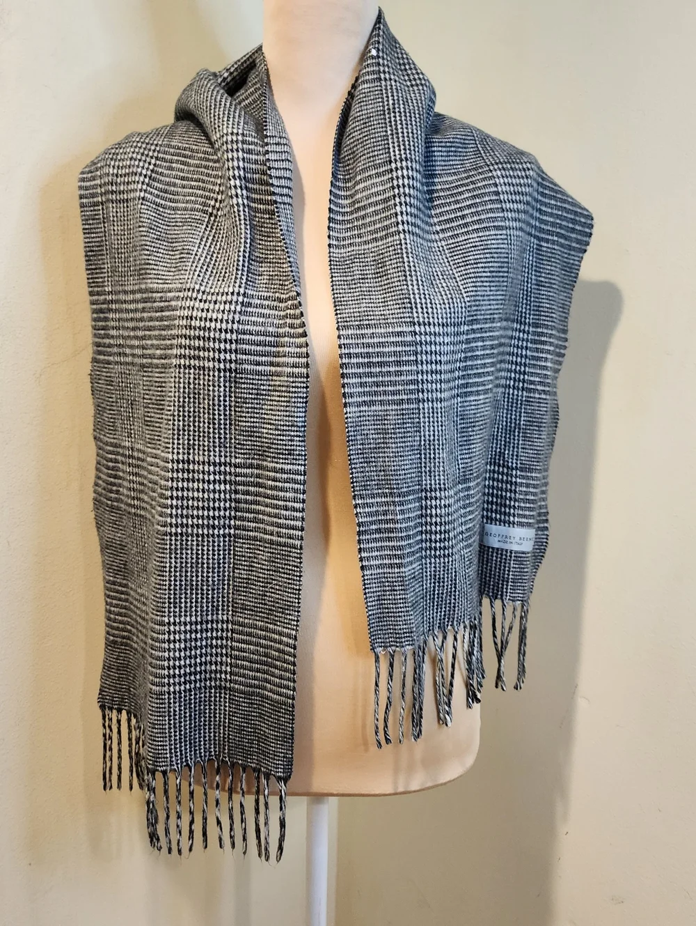GEOFFREY BEENE Made In Italy  Black & White Glen Plaid Fringe Scarf